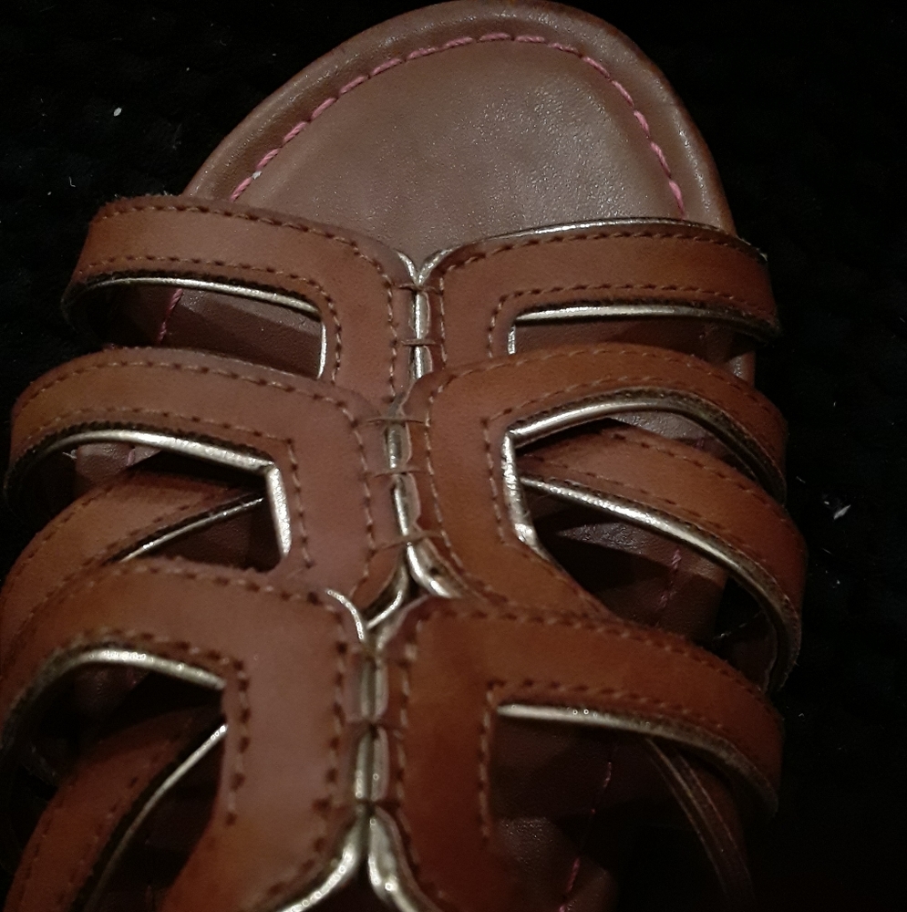Flat sandals